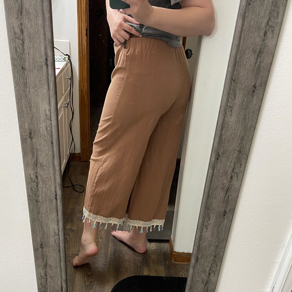 High waisted, cropped wide leg pant
